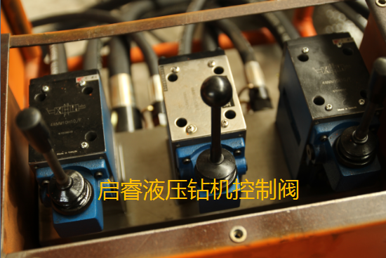 架柱式液壓回轉(zhuǎn)鉆機(jī)：聽著復(fù)雜，用著簡單